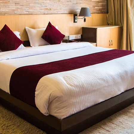 Hotel Queens Park Pokhara Luaran gambar