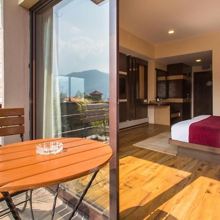 Hotel Queens Park Pokhara Luaran gambar