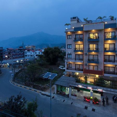 Hotel Queens Park Pokhara Luaran gambar