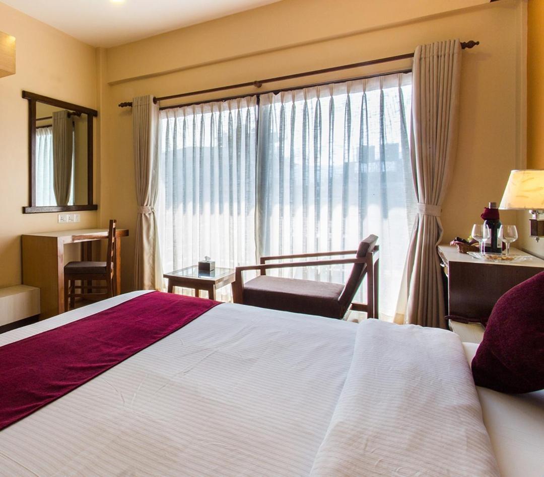 Hotel Queens Park Pokhara Luaran gambar