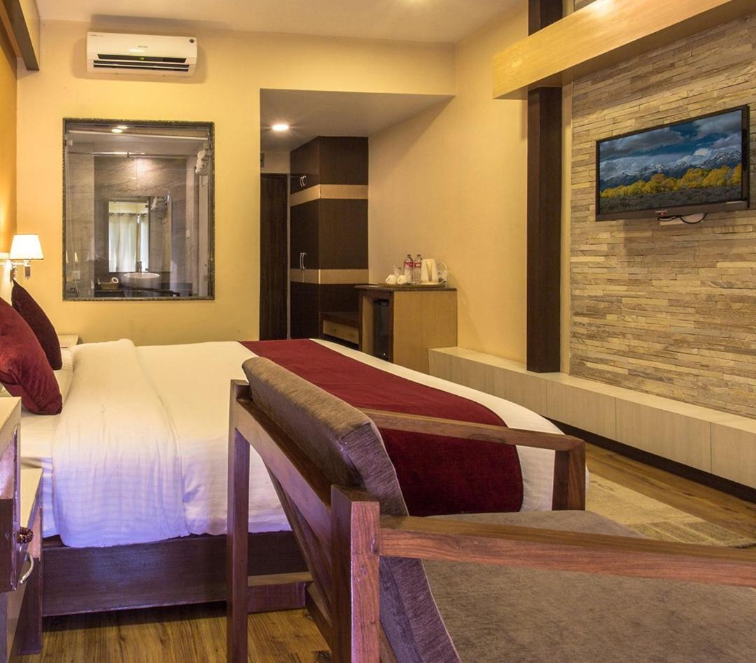 Hotel Queens Park Pokhara Luaran gambar