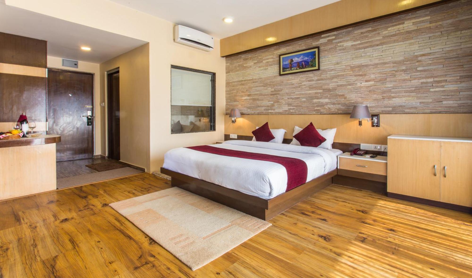 Hotel Queens Park Pokhara Luaran gambar