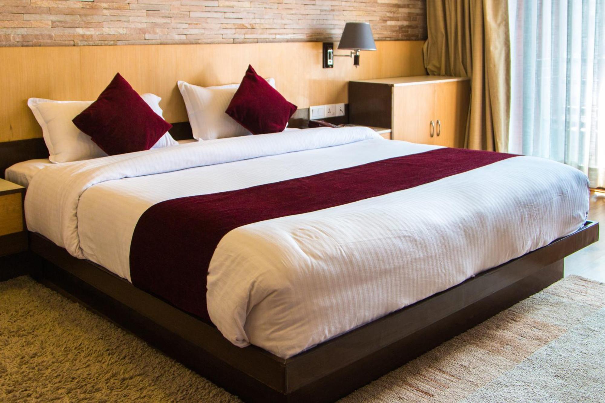 Hotel Queens Park Pokhara Luaran gambar