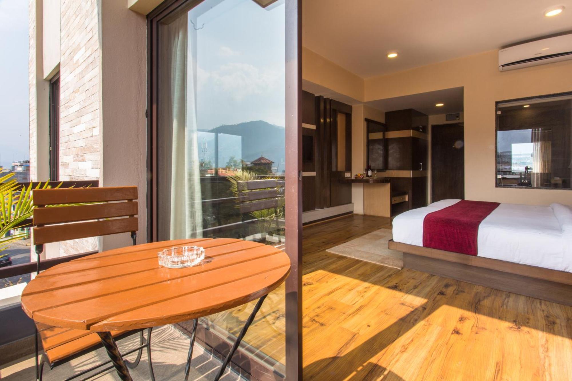 Hotel Queens Park Pokhara Luaran gambar