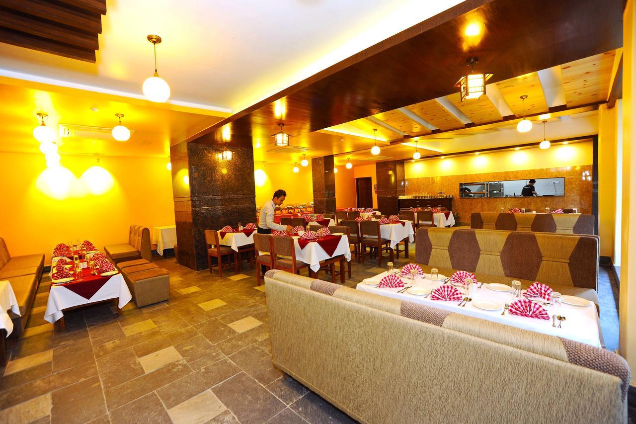 Hotel Queens Park Pokhara Luaran gambar