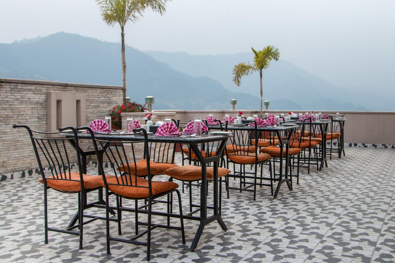 Hotel Queens Park Pokhara Luaran gambar