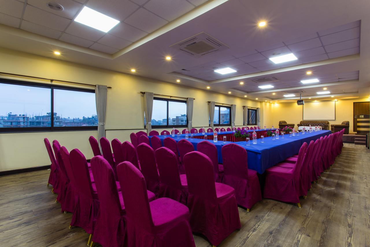 Hotel Queens Park Pokhara Luaran gambar