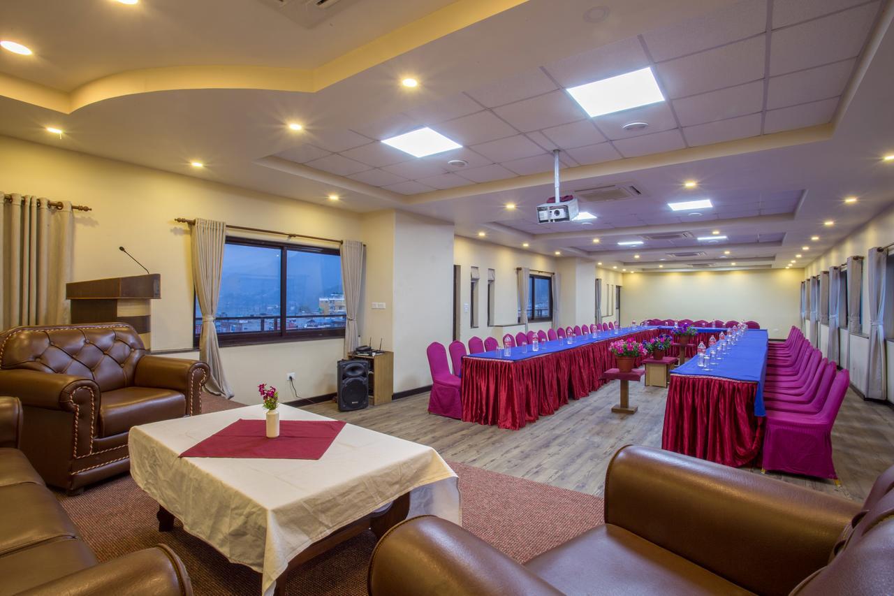 Hotel Queens Park Pokhara Luaran gambar