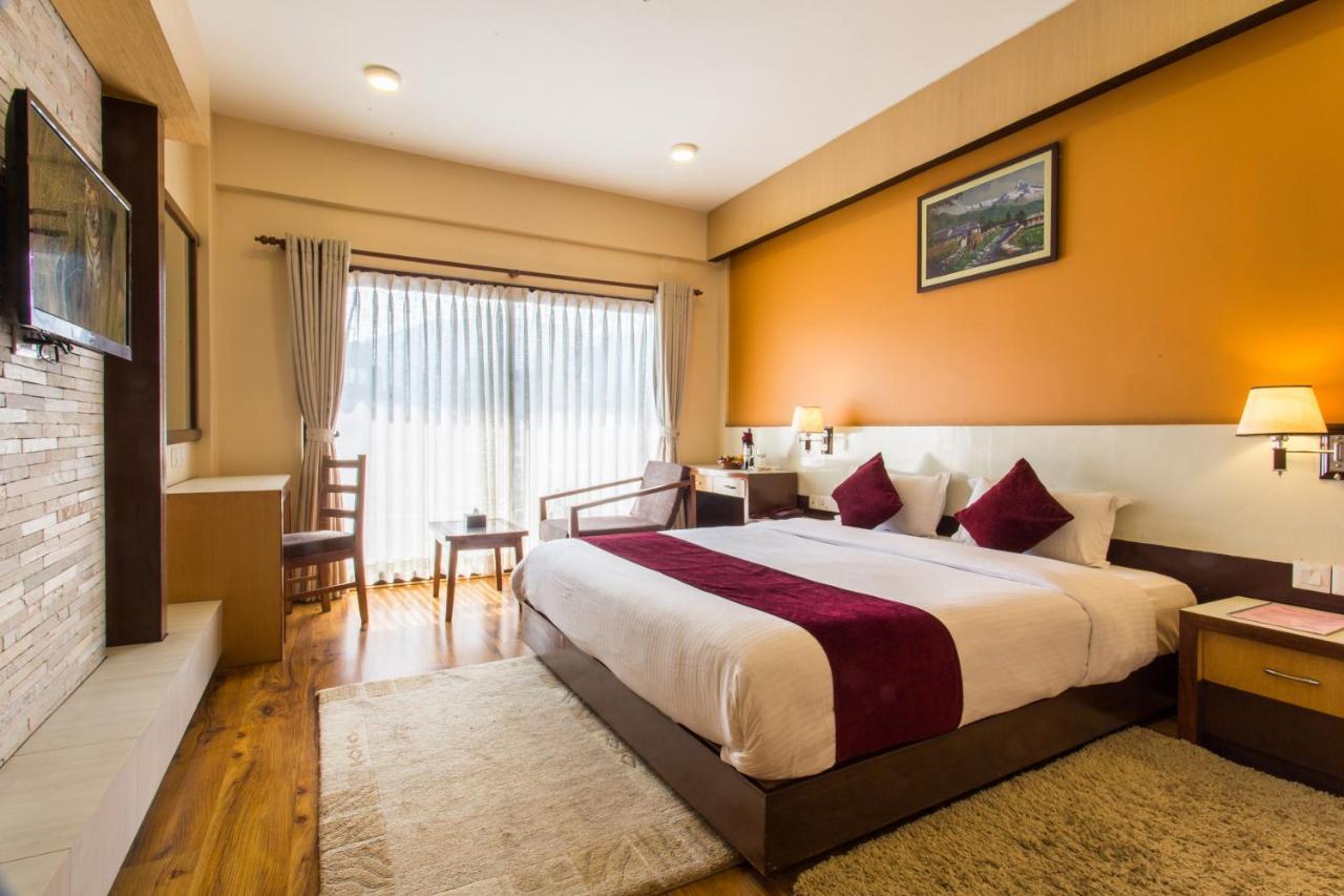 Hotel Queens Park Pokhara Luaran gambar