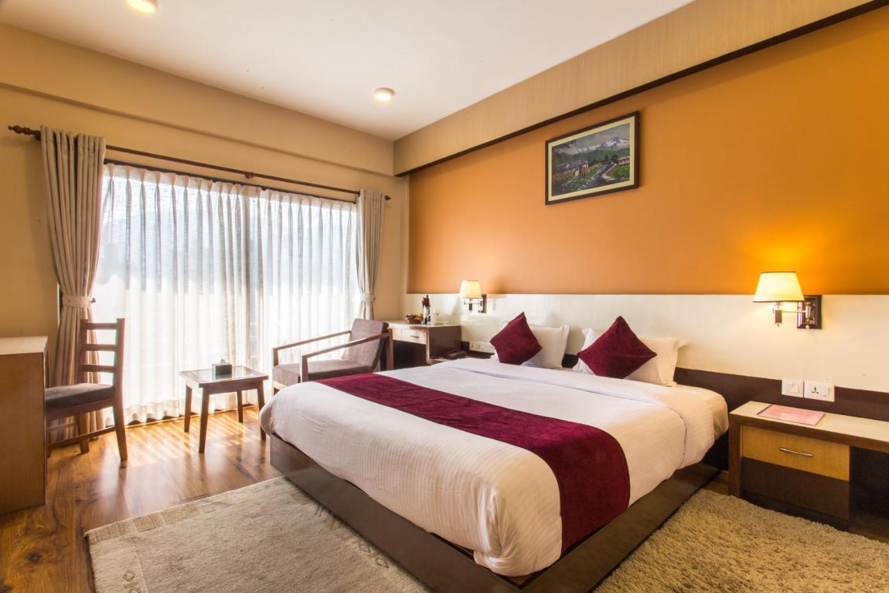 Hotel Queens Park Pokhara Luaran gambar