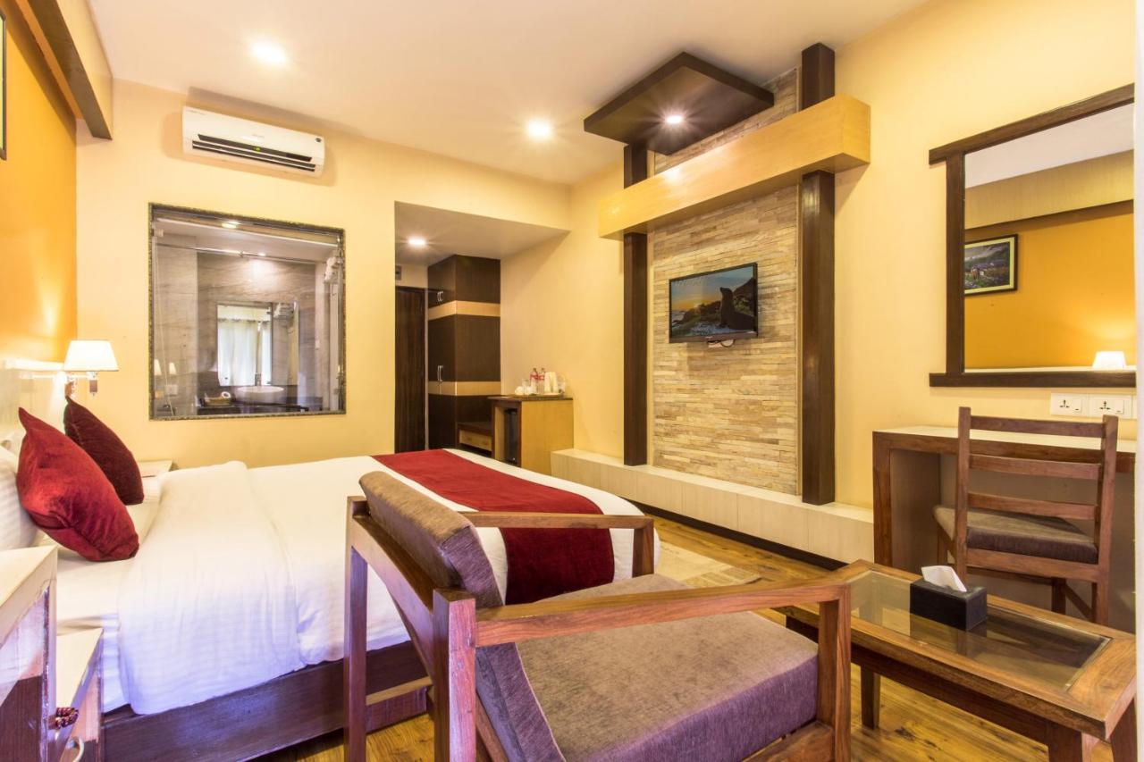 Hotel Queens Park Pokhara Luaran gambar