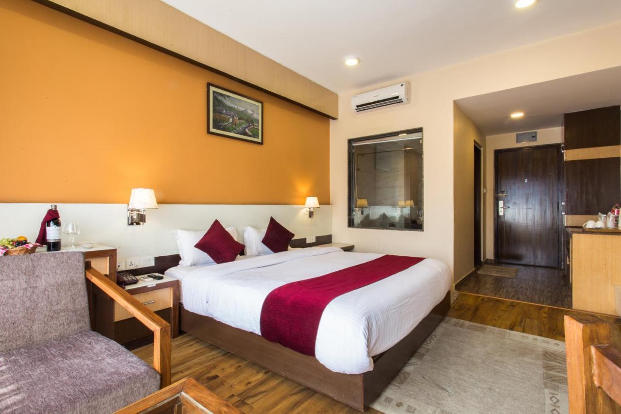 Hotel Queens Park Pokhara Luaran gambar
