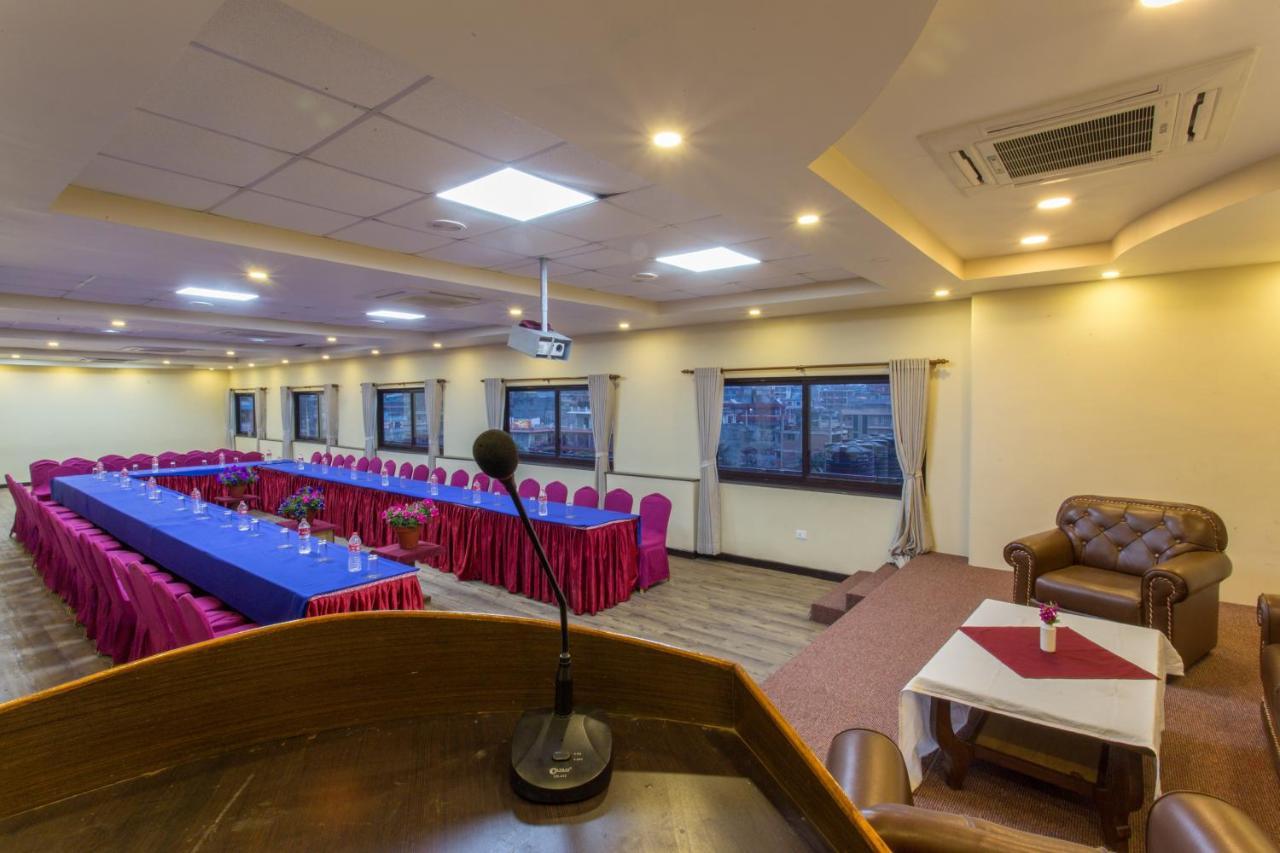 Hotel Queens Park Pokhara Luaran gambar
