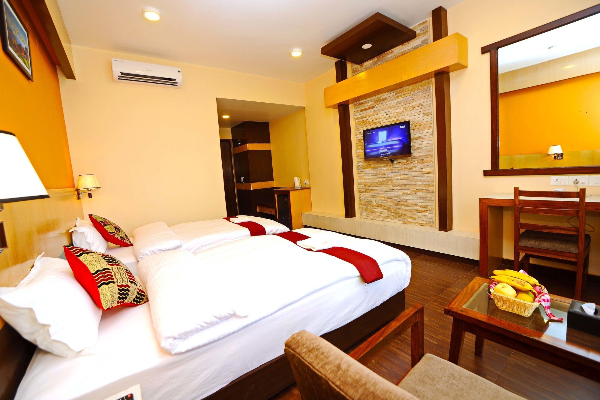 Hotel Queens Park Pokhara Luaran gambar