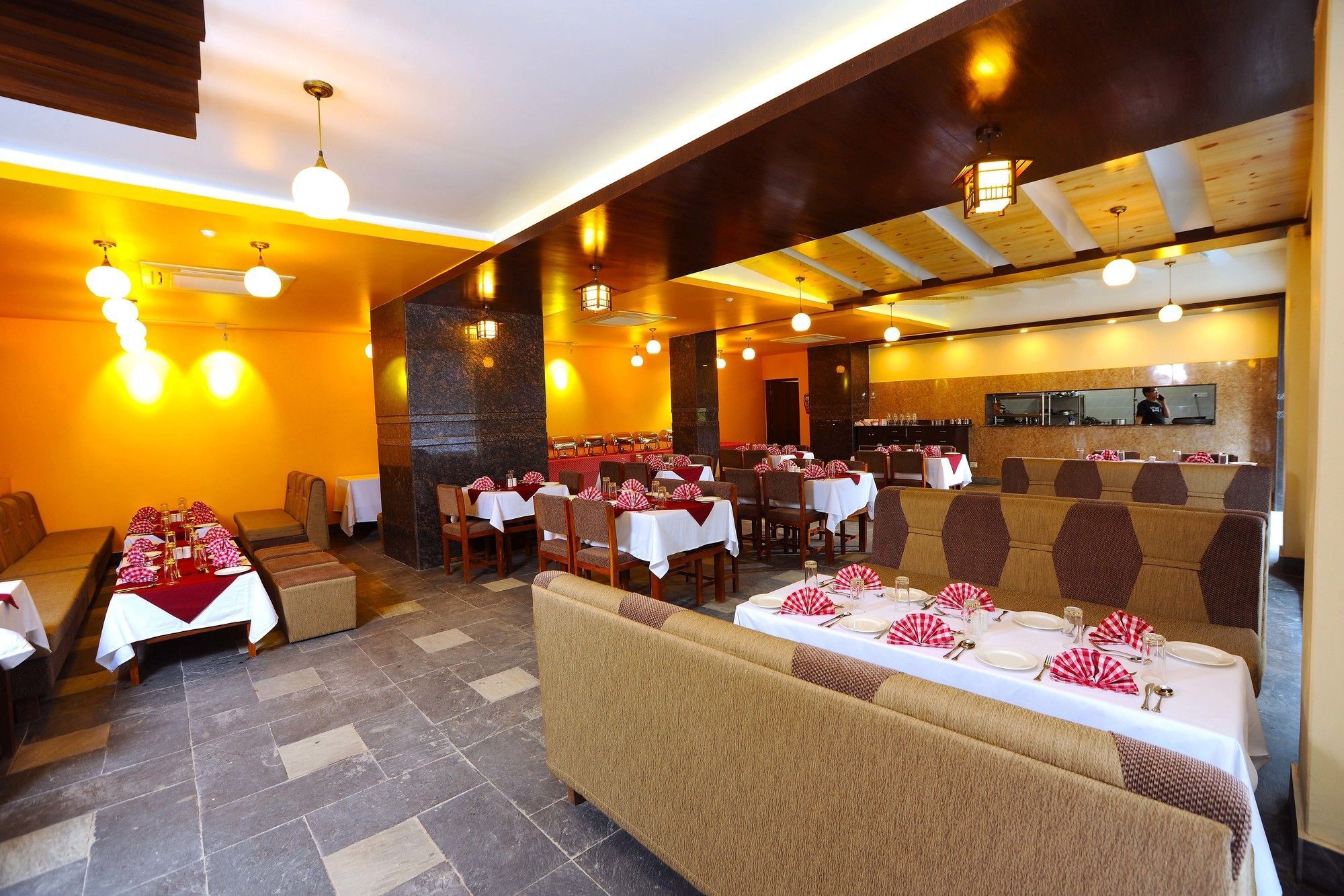 Hotel Queens Park Pokhara Luaran gambar