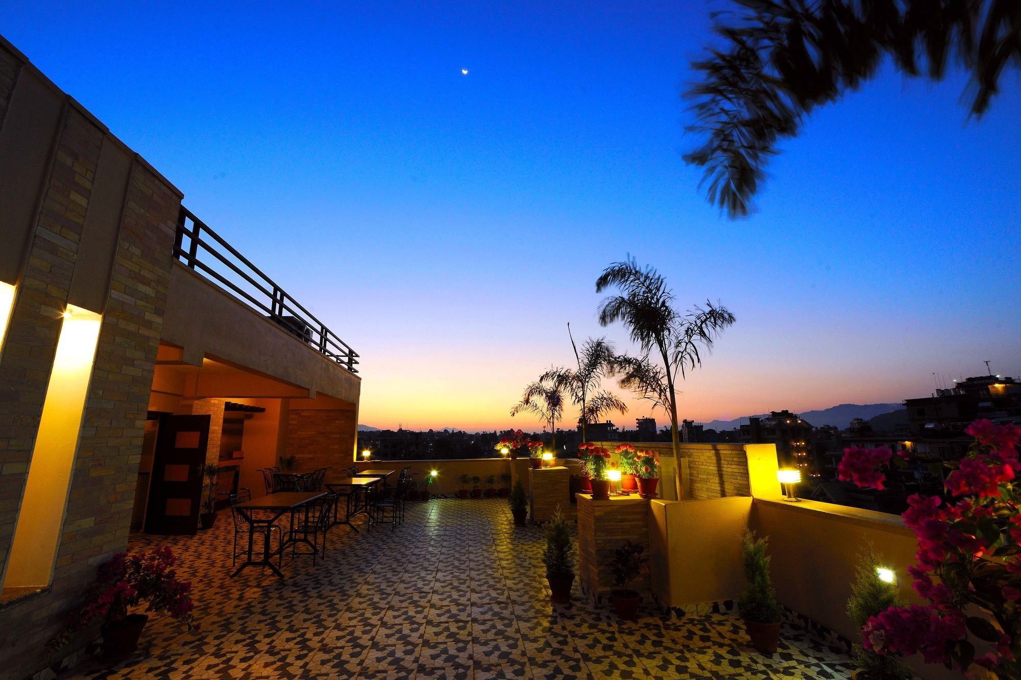 Hotel Queens Park Pokhara Luaran gambar